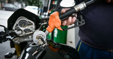 Ασταμάτητο ράλι στα καύσιμα: Η βενζίνη «φλερτάρει» με τα 2 ευρώ – Έρχονται μεγάλες αυξήσεις
