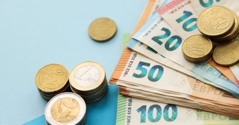 Ακρίβεια: Γιατί η κυβέρνηση δεν αυξάνει βασικό μισθό και συντάξεις