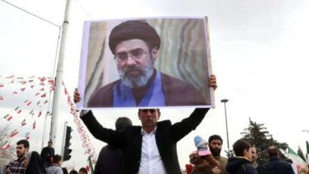 Το Ιράν διαψεύδει αναφορές για τραυματισμό του Μοτζτάμπα Χαμενεΐ: “Είναι σώος και αβλαβής”