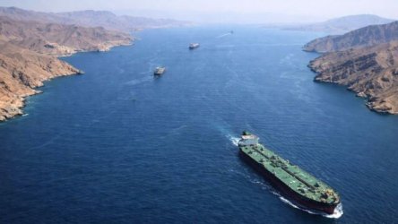 Ιράν: Πώς μετατρέπει τα Στενά του Ορμούζ σε “όπλο” για το πετρέλαιο της Μέσης Ανατολής – Η στρατηγική της Τεχεράνης, ο “σκιώδης” στόλος & οι παγκόσμιες επιπτώσεις της ενεργειακής κρίσης