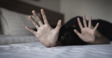 Φρίκη στη Νέα Σμύρνη: 38χρονος κατηγορείται για βιασμό 15χρονης – «Δόλωμα» ένα γατάκι