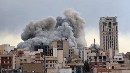 Μέση Ανατολή: Αμερικανικά πλήγματα σε πάνω από 90 ιρανικούς στόχους – Πυραυλικές επιθέσεις της  Τεχεράνης στις χώρες του Κόλπου