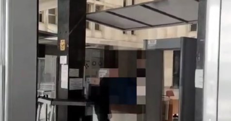 Δολοφονία 20χρονου στη Θεσσαλονίκη: Εμφανίστηκε στην ανακρίτρια ο 19χρονος που αναζητούσαν οι Αρχές (βίντεο)