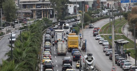 Τροχαίο με πέντε οχήματα στη λεωφόρο Ποσειδώνος – Αυξημένη κίνηση στο ύψος του Ελληνικού