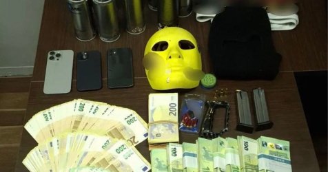 Συλλήψεις για οπαδική επίθεση στον Άγιο Δημήτριο – Βρέθηκαν σπρέι, σιδηρογροθιά και πάνω από 300.000 ευρώ σε σπίτι κατηγορούμενου