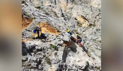 Ρέθυμνο: Κρέμονται από σκοινιά την ώρα που πέφτουν βράχια στο Φαράγγι Κουρταλιώτη (Βίντεο)