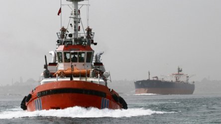 Στο στόχαστρο τα Εμιράτα: Χτύπημα σε δεξαμενόπλοιο και “σιωπητήριο” στην ενημέρωση (Βίντεο)