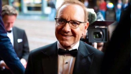 Κέβιν Σπέισι: Συμφώνησε με τους τρεις κατηγόρους του για σεξουαλική κακοποίηση, δεν θα δικαστεί στη Βρετανία