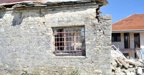 Σοβαρές ζημιές από τον σεισμό στα Ιωάννινα: 74 κτίρια κρίθηκαν «κόκκινα»