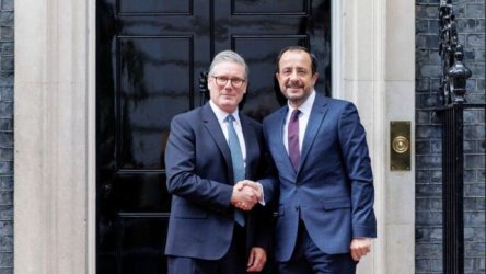Στάρμερ σε Χριστοδουλίδη: Οι βάσεις στην Κύπρο δεν θα χρησιμοποιηθούν για επιθετικές επιχειρήσεις