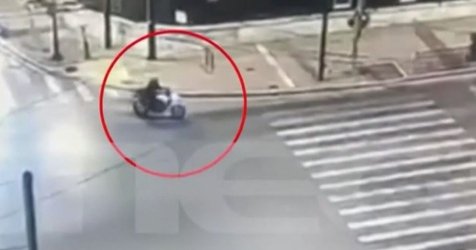 Νέο βίντεο από το θανατηφόρο τροχαίο με τον αστυνομικό στη Βουλή – Όσα ακολούθησαν της σύγκρουσης