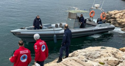 Θρίλερ στα Λιμανάκια της Βουλιαγμένης: Νέες έρευνες στο «Πηγάδι του Διαβόλου» που «κατάπιε» τον δύτη
