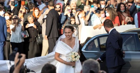 Μετά τον σάλο η Νίνα Φλορ σταμάτησε να υπογράφει ως «πριγκίπισσα της Ελλάδας»