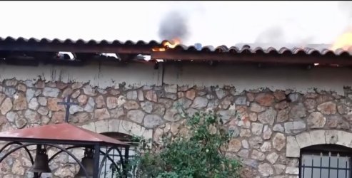 Φωτιά σε αποθήκη αυτοσχέδιας Εκκλησίας στη Λιοσίων – Ανήκει σε… αμαρτωλό ιερέα YouTuber
