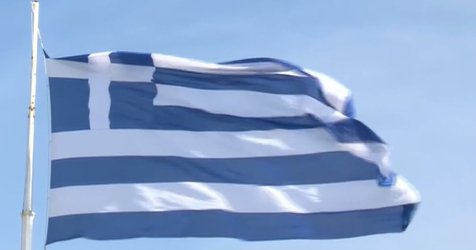 Απρόοπτο με την τεράστια ελληνική σημαία στη Χίο (Βίντεο)