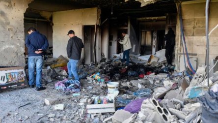 Μέση Ανατολή: Νέα σφοδρά πλήγματα του Ισραήλ σε Τεχεράνη και Λίβανο, με ομοβροντία πυραύλων και drones απαντά το Ιράν – Στο στόχαστρο και οι Χώρες του Κόλπου, “θολό” το διαπραγματευτικό τοπίο