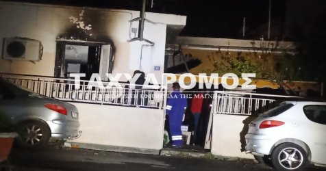 «Μέσα σε λίγα λεπτά χάθηκαν δύο ζωές» – Συγκλονίζει μαρτυρία γείτονα για τη φονική φωτιά στο Βόλο