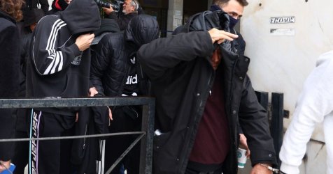 «Όλα στη θυρίδα – Tον ήπιαμε, τράβα πάρε λεφτά από τους λογαριασμούς»: Πανικός πριν από τις συλλήψεις στη celebrity απάτη