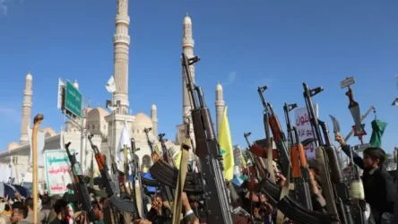 Ποιοι είναι οι Χούθι και τι σημαίνει η εμπλοκή τους στον πόλεμο στη Μέση Ανατολή – Εξαπλώνεται η περιφερειακή αστάθεια