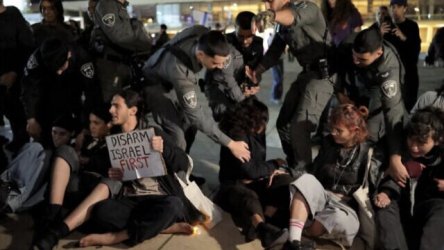 Ισραήλ: Αντιπολεμική διαδήλωση διαλύθηκε από την αστυνομία στο Τελ Αβίβ – ”Σταματήστε να τροφοδοτείτε την πολεμική μηχανή”