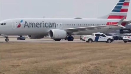 “Χαμός” σε πτήση από Νέα Υόρκη προς Σικάγο, επιβάτης προκάλεσε αναστάτωση και συνελήφθη από το FBI (Βίντεο)