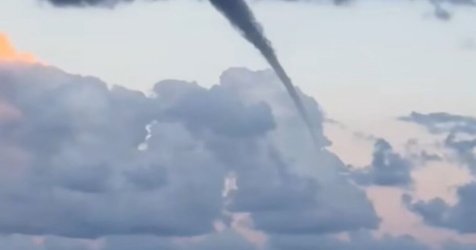 Σάμος: Η στιγμή που «χτυπά» στο Καρλόβασι μεγάλος υδροστρόβιλος – Δείτε βίντεο