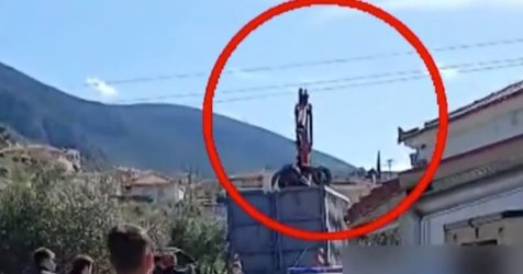 Βίντεο από την τραγωδία με δύο νεκρούς στο Άστρος Κυνουρίας – Ακούμπησε τα καλώδια ο γερανός