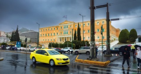 24 ώρες αδιάκοπης βροχής: Ξεκινά η χειρότερη κακοκαιρία της Άνοιξης – SOS για την Αθήνα