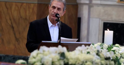 “Πέθανε η δεύτερη μάνα μου” – Ο συγκλονιστικός επικήδειος του Γ. Νταλάρα για τη Μαρινέλλα