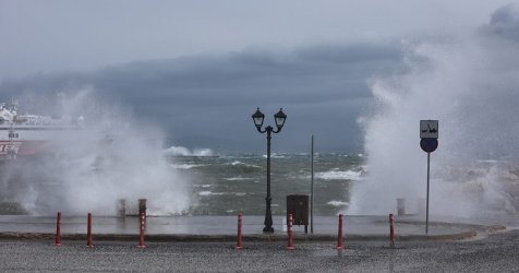 Ρόδος: Σαρωτικοί άνεμοι και μήνυμα από το 112 για την κακοκαιρία Erminio