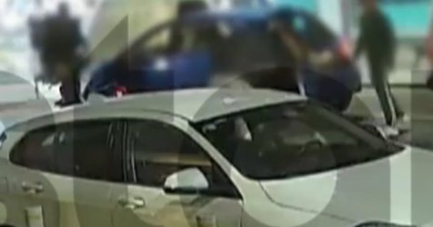 Γνωστός τράπερ έπαιζε μπουνιές στην Πετρούπολη με δύο νεαρούς (βίντεο)