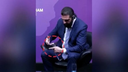 Άχμεντ αλ Σάρα: Ο πρόεδρος της Συρίας δεν μπόρεσε να ανοίξει ένα μπουκάλι νερό και έγινε viral (Βίντεο)