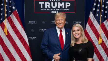 Τραμπ προς Λέβιτ: “Κάνεις τρομερά κακή δουλειά” (Βίντεο)