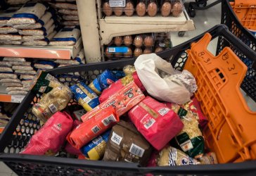 Η λίστα με τα ανοιχτά σούπερ μάρκετ την Κυριακή των Βαΐων 5/4