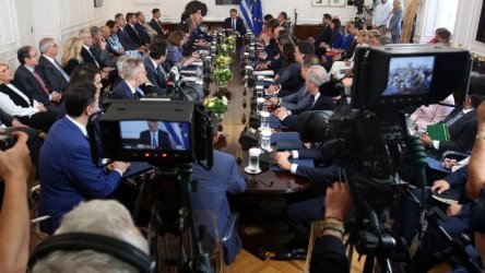 Πολιτικός Γολγοθάς- Δίλημμα Μητσοτάκη: Φθορά ή ρίσκο εκλογών;