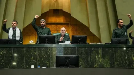 Απάντηση με “ιερό φανατισμό” του Ιράν στις απειλές του Τραμπ για “κόλαση”: “Η ψευδαίσθησή σας έχει μετατραπεί σε βάλτο, όπου θα βυθιστείτε”