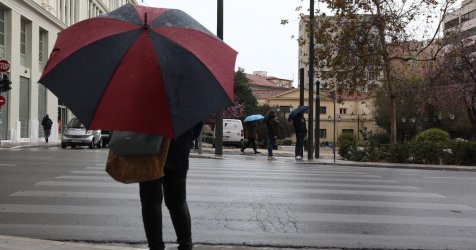 Ο καιρός το Πάσχα: Τα δύο σενάρια και η πιθανότητα για οβελία με… βροχές