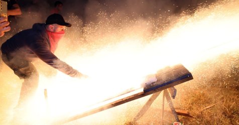 Χίος: Πέντε σοβαρά εγκαυματίες στο νοσοκομείο – Κατασκεύαζαν ρουκέτες για το Πάσχα