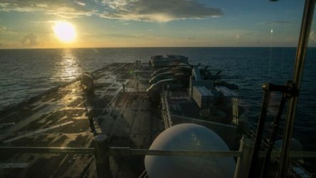 Φρουροί της Επανάστασης: Υποστηρίζουν πως στοχοθέτησαν το αμερικανικό USS Tripoli (Εικόνες)