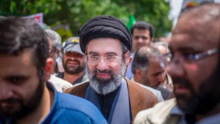 Το πλούσιο παρασκήνιο της συμφωνίας εκεχειρίας ΗΠΑ και Ιράν: Πώς ο Μοτζτάμπα Χαμενεΐ είπε το “ναι”