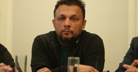 Λύγισε ο Πάνος Ρούτσι: «Σήμερα θα σβήναμε τα κεράκια του Ντένις – Αν με ακούς εκεί ψηλά, σε αγαπάμε πολύ»