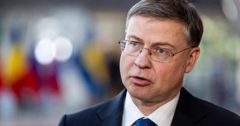 «Πράσινο φως» της Κομισιόν για έκτακτο φόρο στα υπερκέρδη των εταιρειών καυσίμων