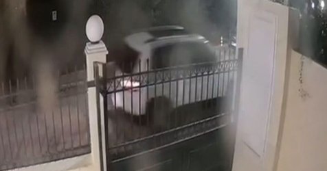 «Σοκάρει το βίντεο ντοκουμέντο: Οι τρεις διαρρήκτες φεύγουν με τα κλοπιμαία από τη Βάρη»