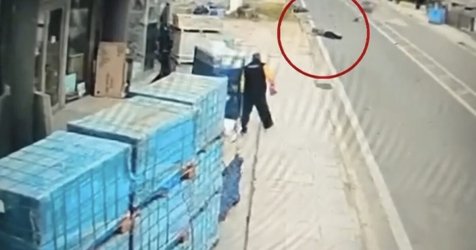 Αρτέμιδα: Βίντεο ντοκουμέντο από τη στιγμή που οδηγός χτυπά 18χρονο και τον εγκαταλείπει