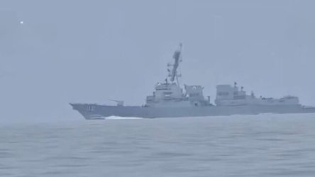 Απειλή από ναυτικό των Φρουρών της Επανάστασης προς αμερικανικό αντιτορπιλικό που μπήκε στα Στενά του Ορμούζ: “Αν δεν αλλάξετε πορεία, θα γίνετε στόχος” (Βίντεο)