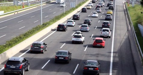 «Πάσχα στην Αθηνών – Κορίνθου: Χαμός με ουρές χιλιομέτρων και απίστευτη ταλαιπωρία για τους εκδρομείς (βίντεο)»