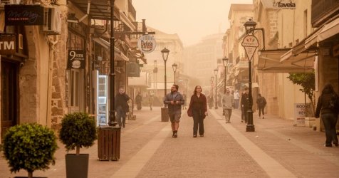 «Αφρικανική Σκόνη: Η Ερχόμενη Καταιγίδα Λασποβροχών και η Ανάσταση του Ουρανού»