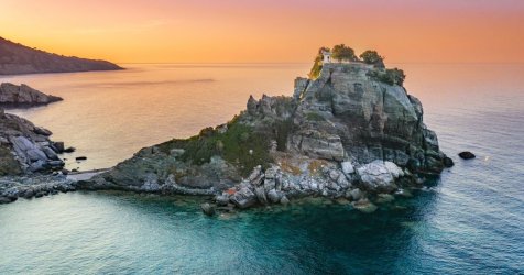 «Ανακαλύψτε τα Δύο Ελληνικά Νησιά που θα Κλέψουν την Παράσταση το 2026 – Μια Εναλλακτική Απόδραση Μακριά από τα Συνηθισμένα»