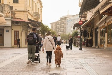 Επιμένει η αφρικανική σκόνη: Θολή ατμόσφαιρα και λασποβροχές – Πόσο θα διαρκέσει το φαινόμενο