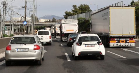 Καραμπόλα στην Αττική Οδό: Καθυστερήσεις πάνω από μισή ώρα στο ρεύμα προς Αεροδρόμιο